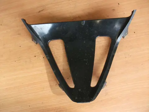 Cowl V shape under Suzuki GSX R 750 2001 - 2003