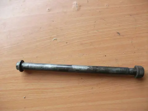 Rear axle Honda Deauville 650 - 700 1998 - 2001