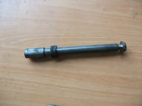 Axle front Honda Deauville 650 - 700 1998 - 2001