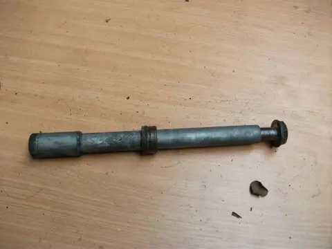 Axle front Honda CB 750  1991 - 2001