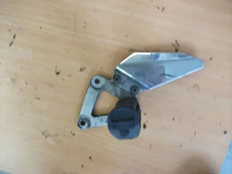 Main step holder left Suzuki GS 500 E 1989 - 2001