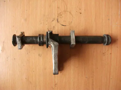 Rear axle Yamaha YZF R1 2000 - 2001