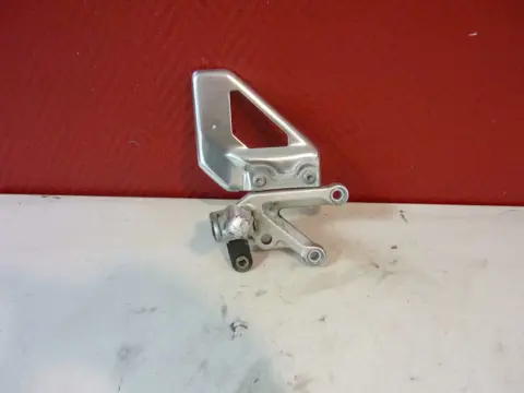 Main step holder right Aprilia RSV 1000 2004 - 2005