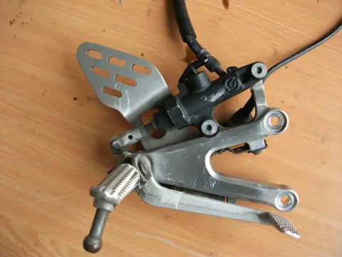 Main step holder right Yamaha YZF R6 2003 - 2005