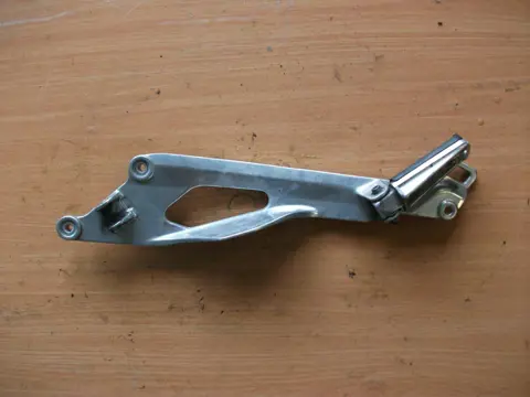 Main step holder left Yamaha TDM 2001 - 2004