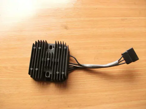 Regulator rectifier  Suzuki GSX R 750 1996 - 2000