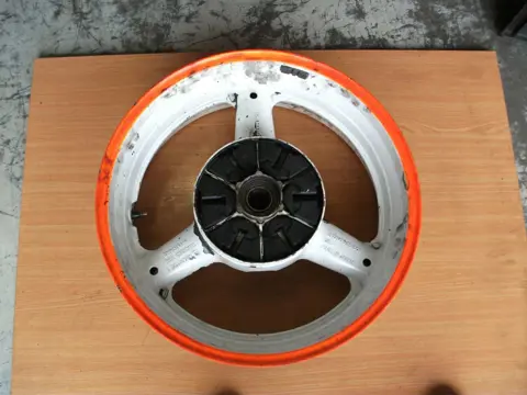 Rear wheel Suzuki GSX R 750 1996 - 2000