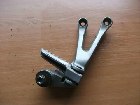 Pillion step right Kawasaki ZX 9 R 2000 - 2001