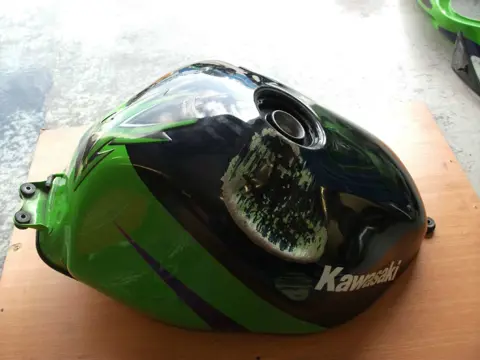 Fuel tank Kawasaki ZX 9 R 2000 - 2001