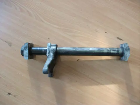 Rear axle Suzuki TL 1000 1997 - 2002