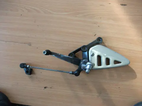 Main step holder left Suzuki TL 1000 1997 - 2002
