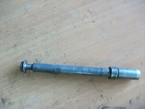 Axle front Honda CBR 600 F 1991 - 1994