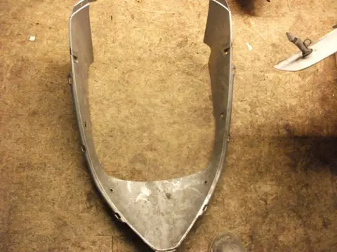 Cowl V shape under Honda VFR 750 1994 - 1997