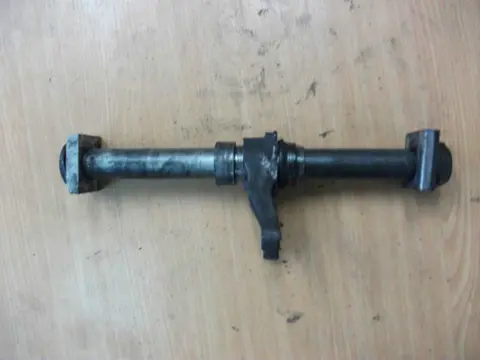 Rear axle Suzuki GSX R 600 1995 - 2000