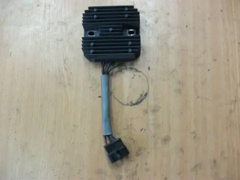 Regulator rectifier  Suzuki GSX R 600 1995 - 2000