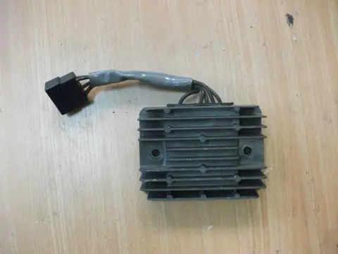 Regulator rectifier  Suzuki GSX R 750 2001 - 2003