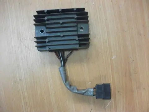 Regulator rectifier  Suzuki GSX R 750 2001 - 2003