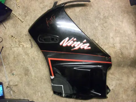 Cowl Left Kawasaki GPX 600 1988 - 1994
