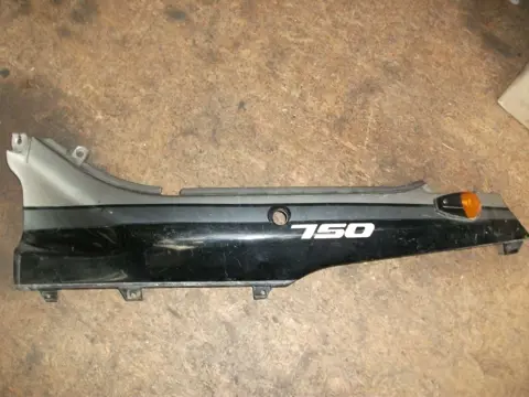 Cowl left rear Suzuki GSX F 750 1988 - 1997