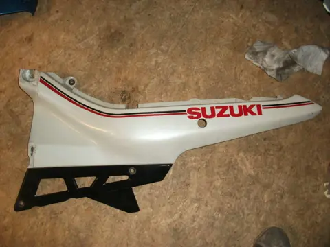 Cowl left rear Suzuki GSX F 600 1988 - 1997