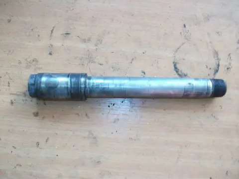 Axle front Suzuki GSX R 750 2001 - 2003