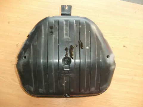 Air cleaner case Suzuki GSX R 750 2001 - 2003