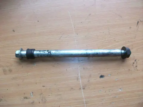 Axle front Yamaha FZR 600 1994 - 1996
