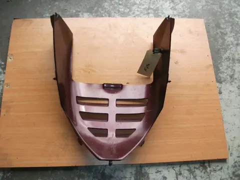 Cowl V shape under Yamaha FZR 600 1994 - 1996