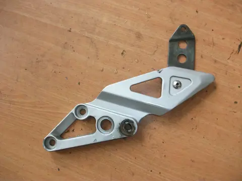 Main step holder left Suzuki GSX R 750 1992 - 1993