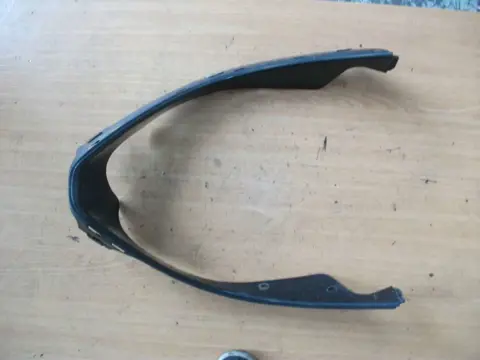 Cowl V shape under Suzuki GSX R 750 1992 - 1993