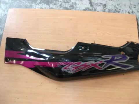 Cowl left rear Suzuki GSX R 750 1992 - 1993