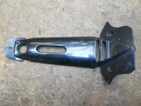 Cowl V shape under Aprilia RSV 1000 1998 - 2000