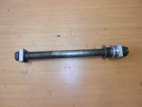 Rear axle Kawasaki ZX 7 R 1996 - 2002