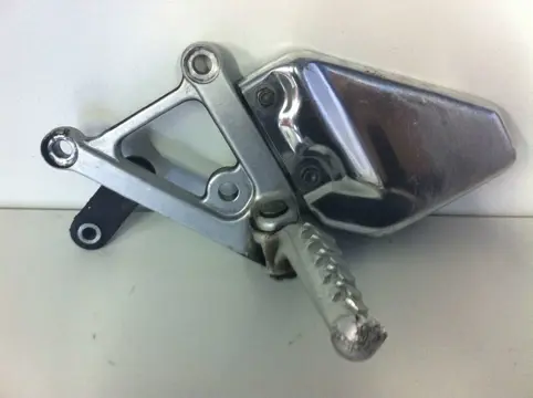 Main step holder left Aprilia RSV 1000 2001 - 2003