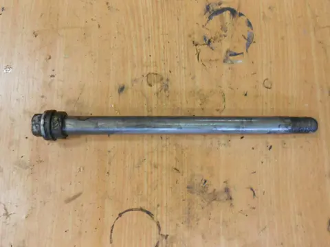 Axle front Yamaha XJ 600 Diversion 1997 - 2001