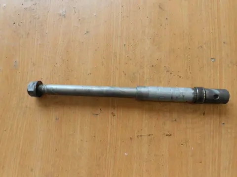 Axle front Honda ST 1100 Pan European 1990 - 2001