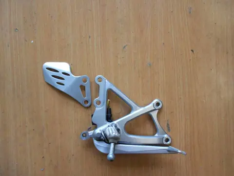 Main step holder right Yamaha YZF R1 2009 - 2010