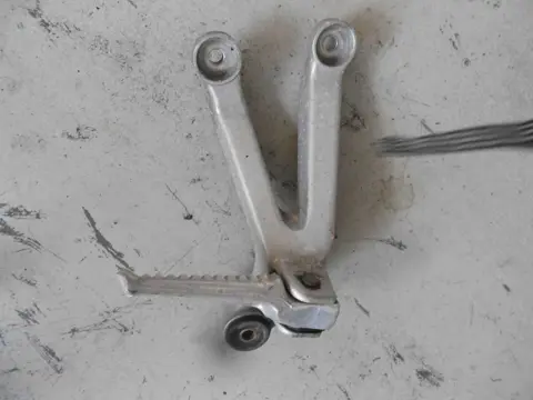 Pillion step right Honda CBR 900 RR 1998 - 1999