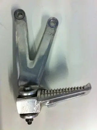 Pillion step left  Yamaha YZF R6 1998 - 2002