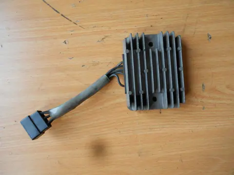 Regulator rectifier  Suzuki GSX R 750 2001 - 2003