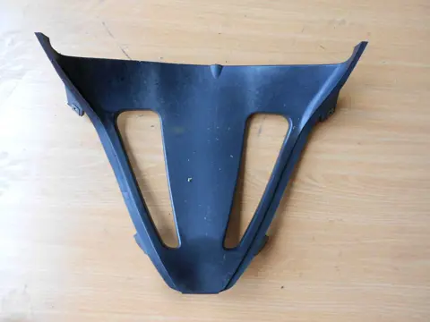 Cowl V shape under Suzuki GSX R 750 2001 - 2003