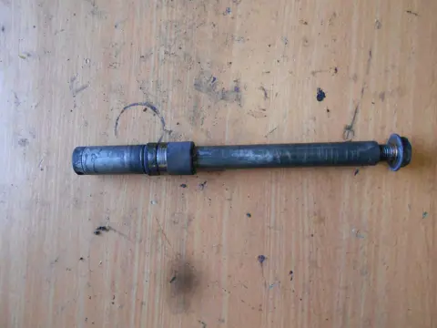 Axle front Honda CBR 1100 XX 1999 - 2006