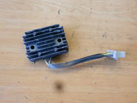 Regulator rectifier  Kawasaki GPZ 500 1988 - 1994