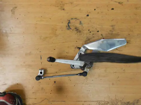 Main step holder left Yamaha FZR 1000 1991 - 1995