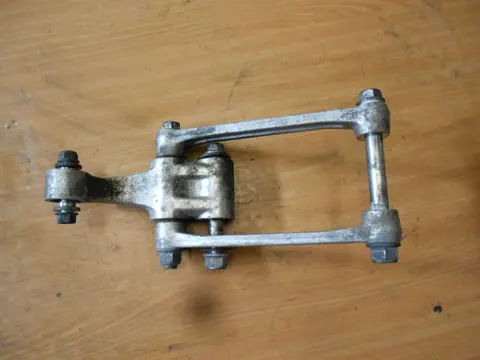 Cushion connecting rod  Suzuki GSX R 750 1990 - 1991