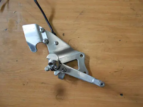 Main step holder right Suzuki GSX R 750 1990 - 1991