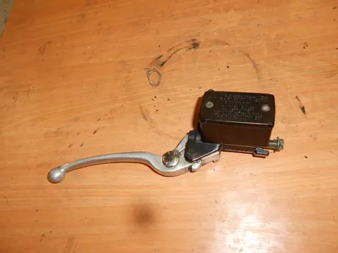 Front brake master cylinder  Suzuki GSF 600 650 Bandit  2005 - 2006