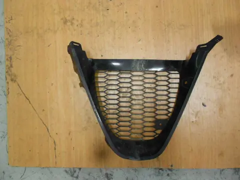 Cowl V shape under Suzuki GSX R 1000 2005 - 2006