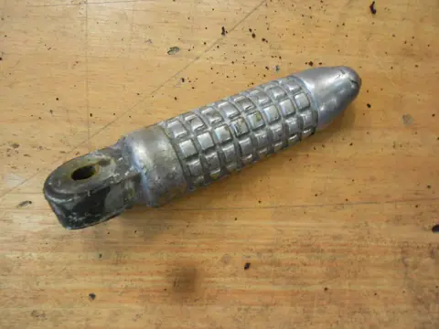 Pillion step left  Suzuki GSX F 750 1988 - 1997