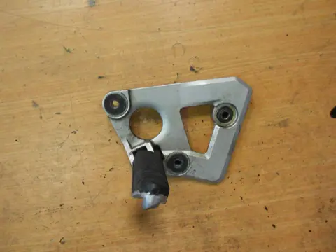 Main step holder right Suzuki GSX F 750 1988 - 1997